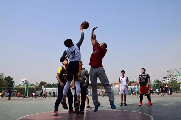 遠(yuǎn)行地產(chǎn)籃球比賽 遠(yuǎn)行地產(chǎn)籃球比賽